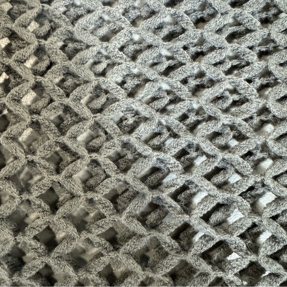 Grey open weave crochet infinity scarf w fringe by 2 Chic EUC - Picture 9 of 10